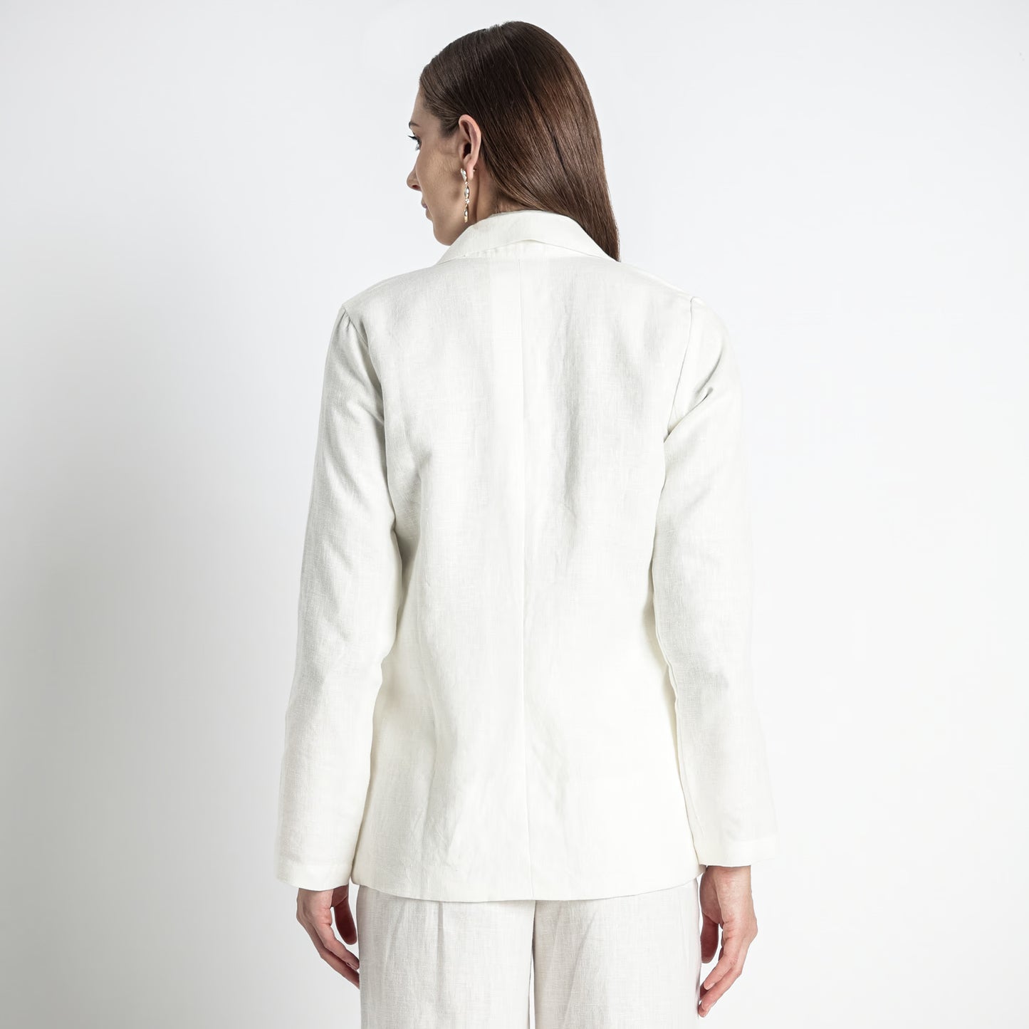 Belucci – Tailored Notch Lapel Linen Blazer – Ivory