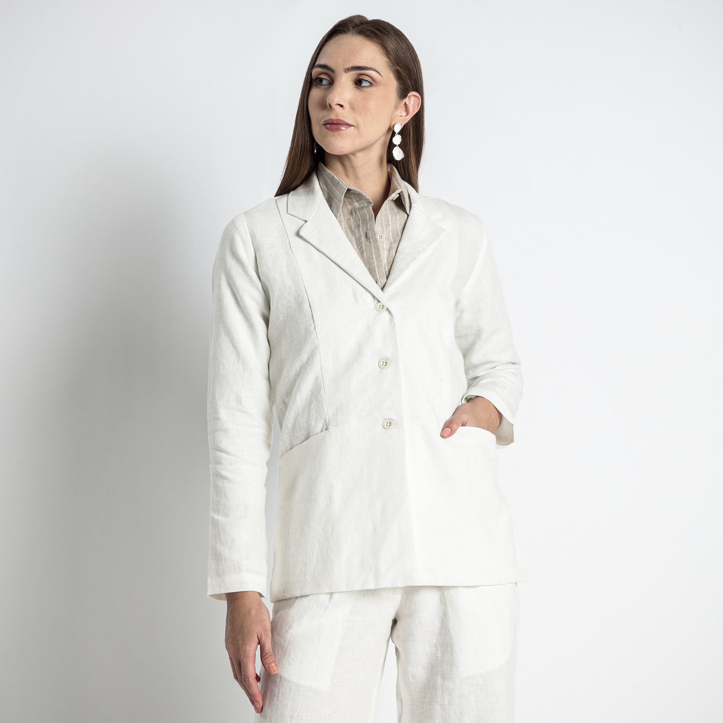 Belucci – Tailored Notch Lapel Linen Blazer – Ivory