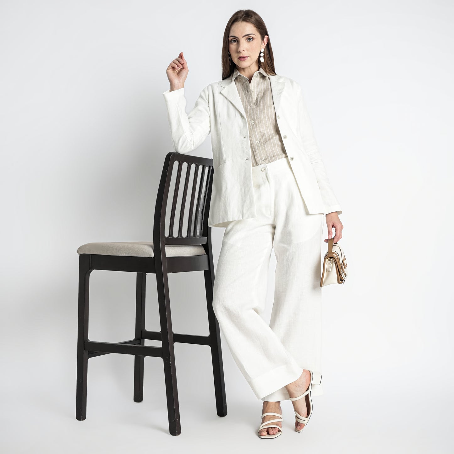 Belucci – Tailored Notch Lapel Linen Blazer – Ivory