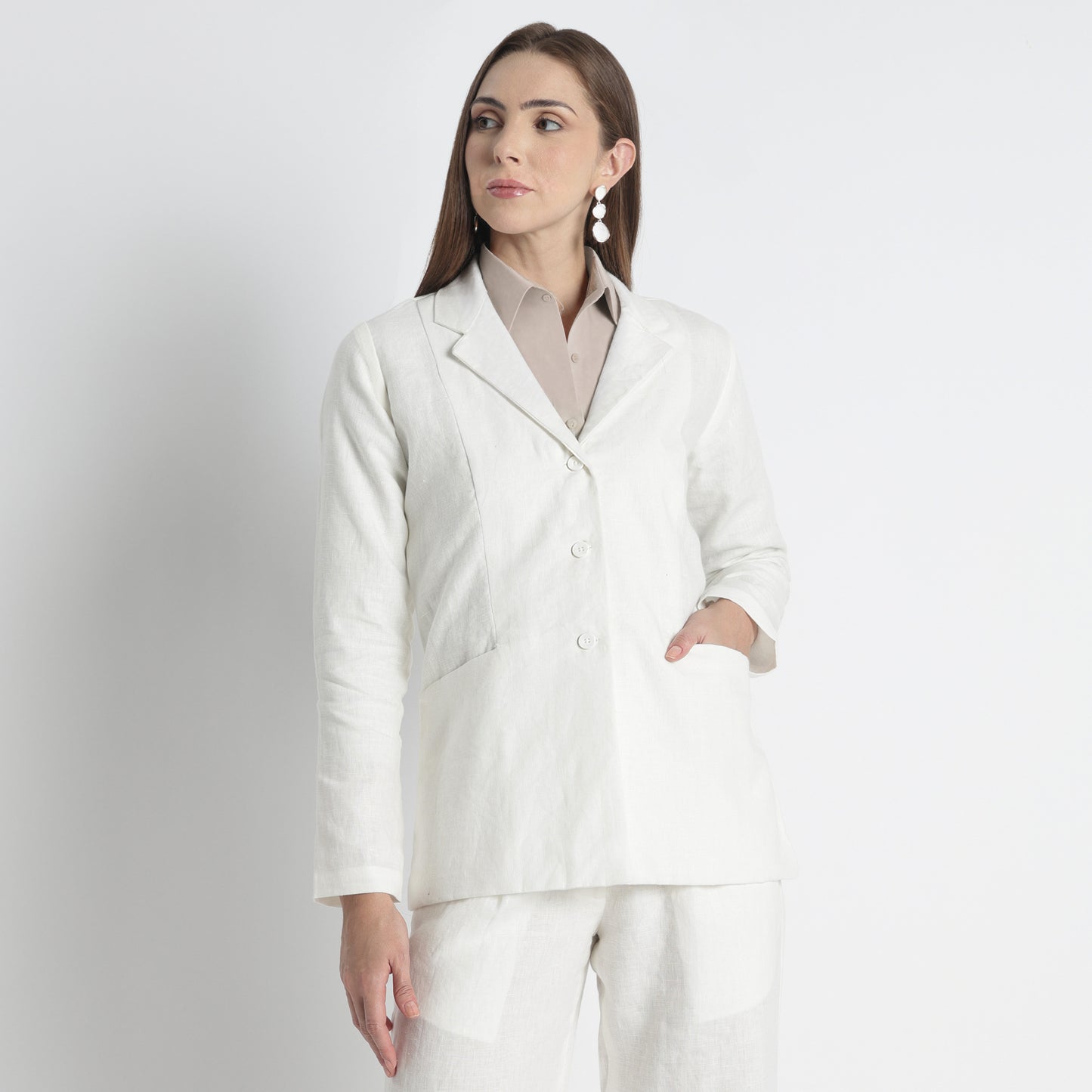 Belucci – Tailored Notch Lapel Linen Blazer – Ivory
