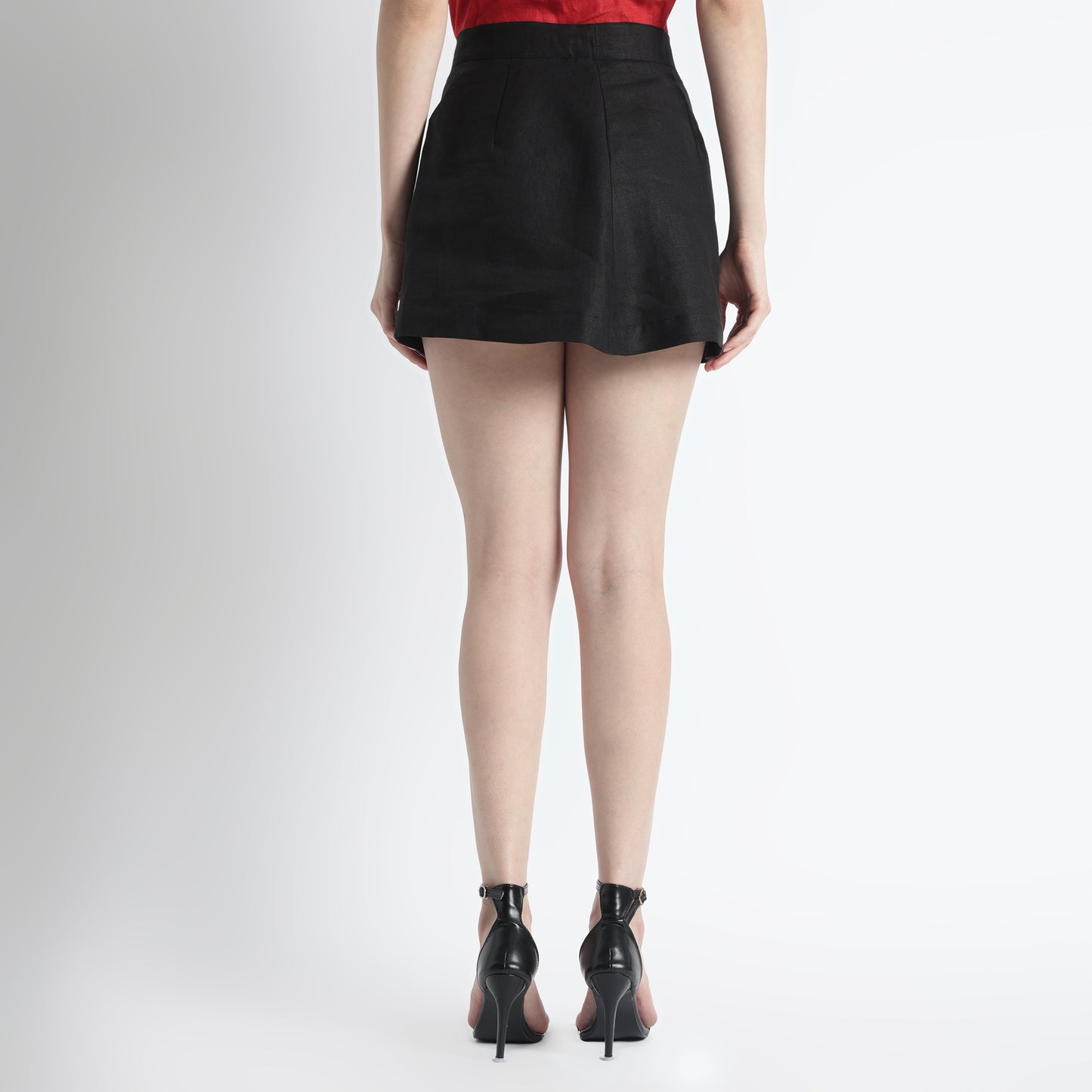 Akira – Structured Mini Linen Skirt – Noiré
