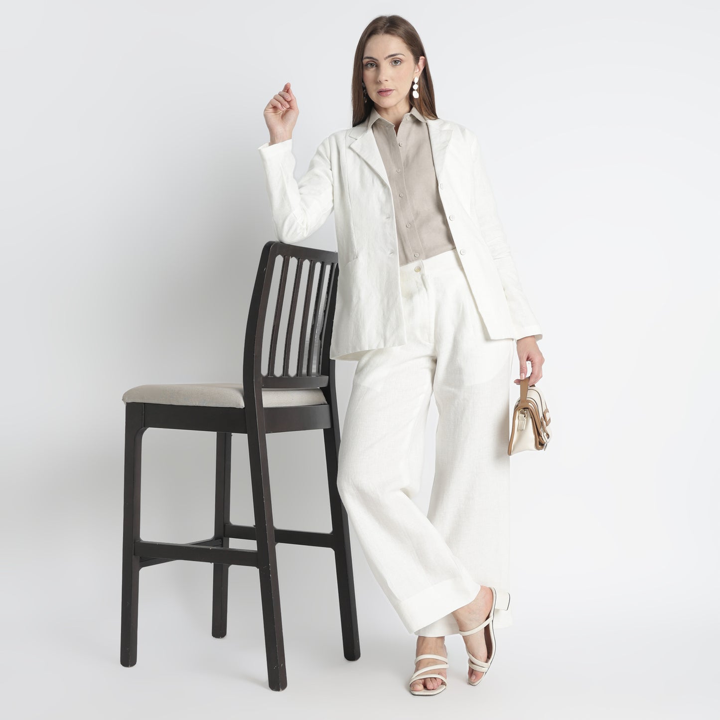 Belucci – Tailored Notch Lapel Linen Blazer – Ivory