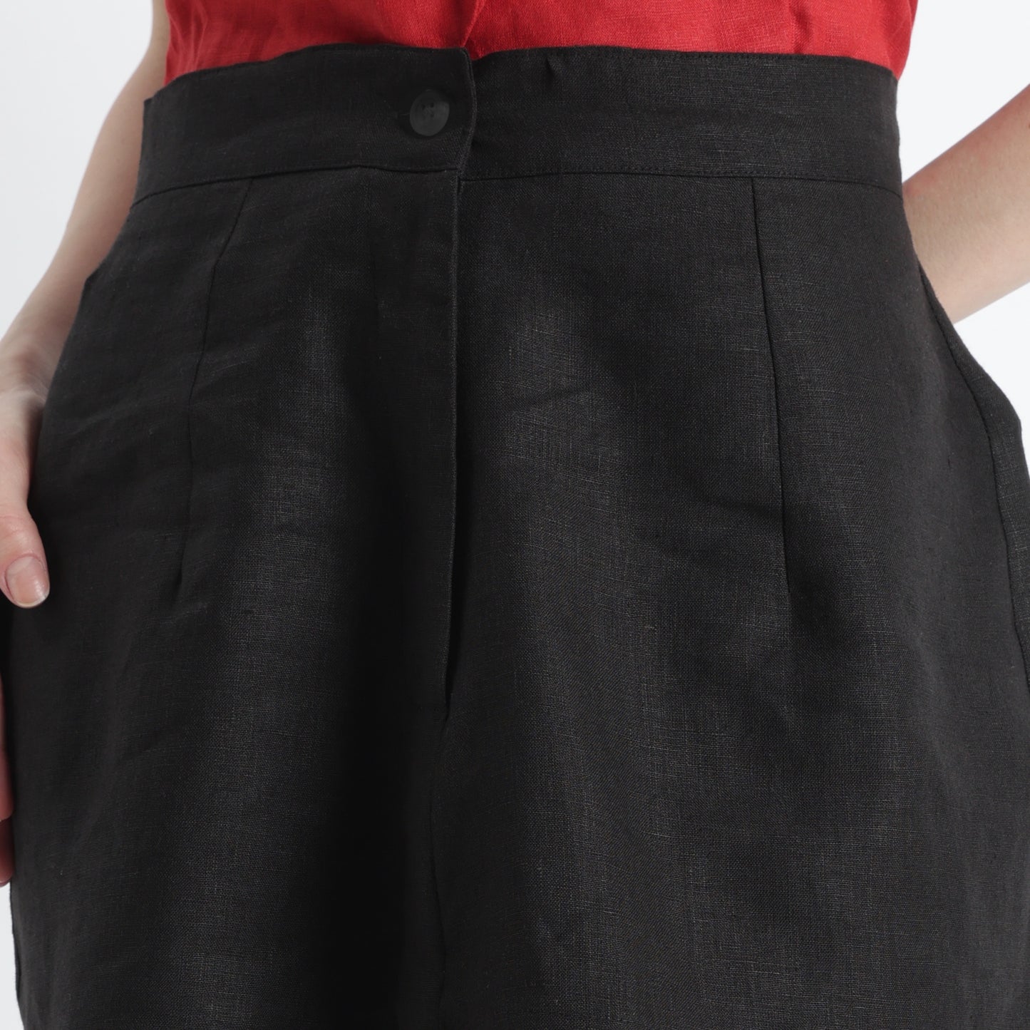 Akira – Structured Mini Linen Skirt – Noiré