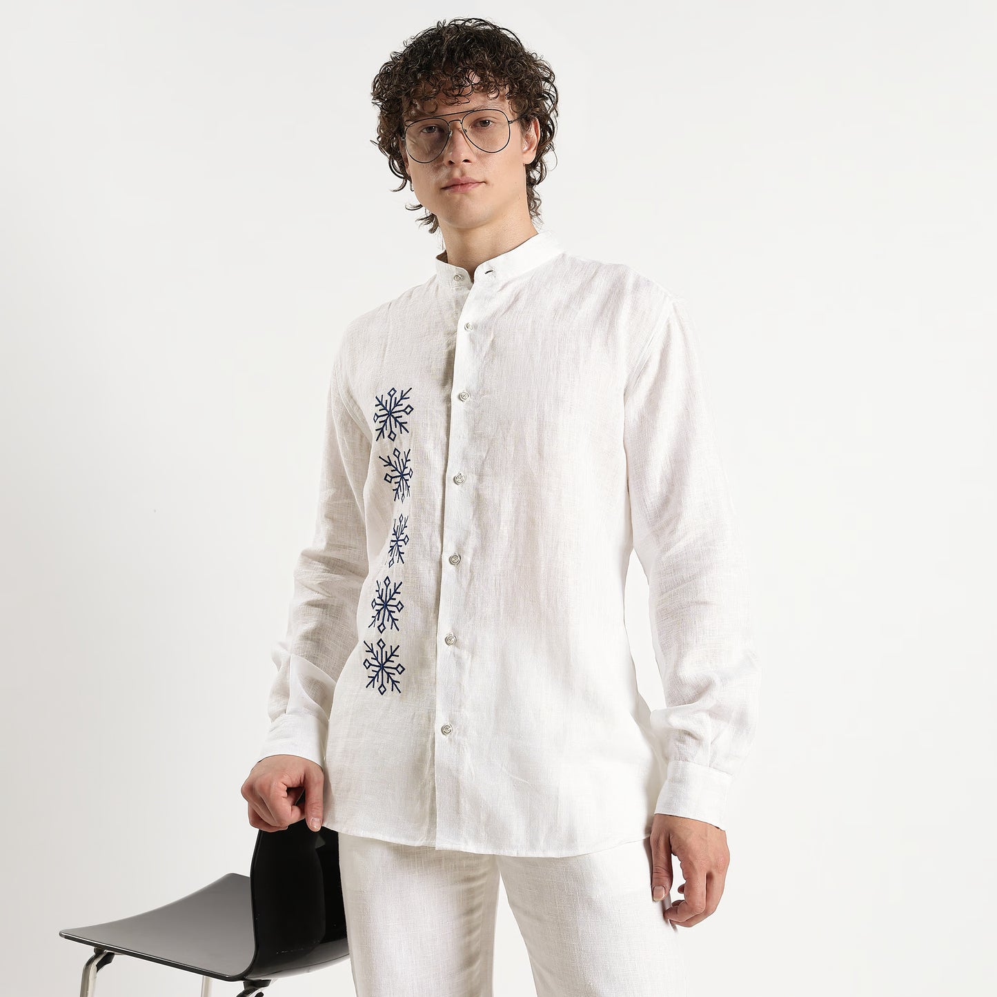 Symbol – Snowflake Embroidered Linen Shirt – Blanc