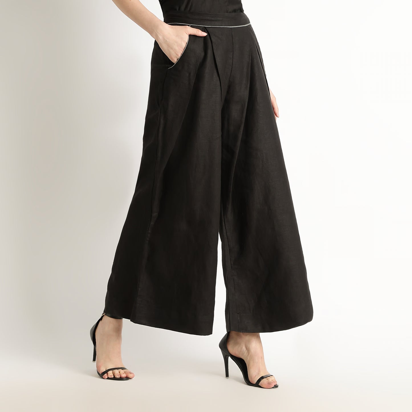 Audrey – Premium Pleated Wide-Leg Linen Trousers – Noiré