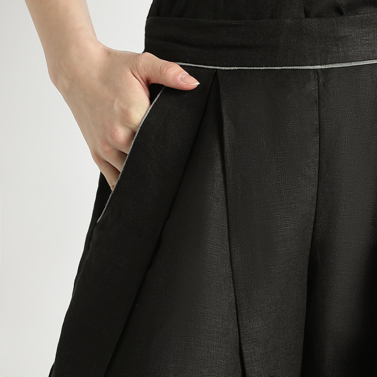 Audrey – Premium Pleated Wide-Leg Linen Trousers – Noiré