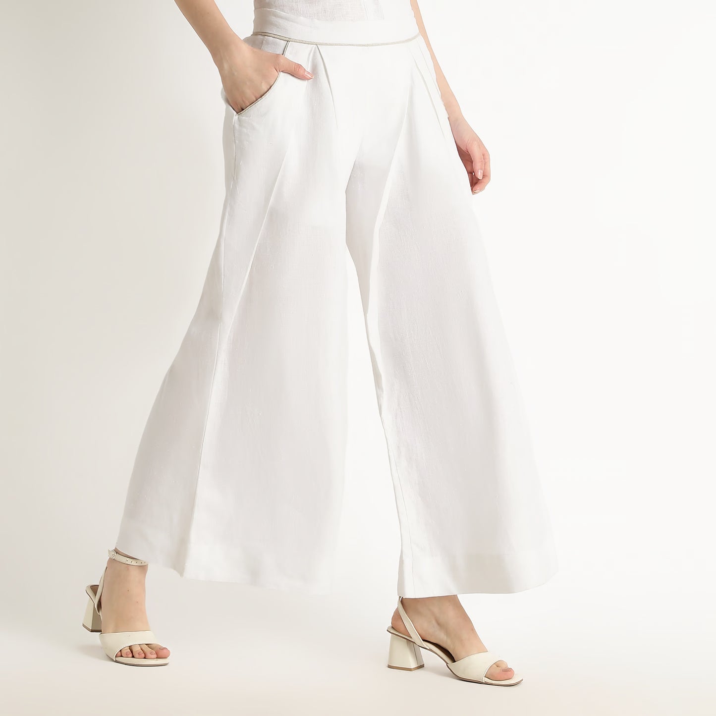Audrey – Premium Pleated Wide-Leg Linen Trousers – Blanc