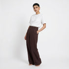 Pura – High-Waisted Pleated Linen Trousers – Coffee