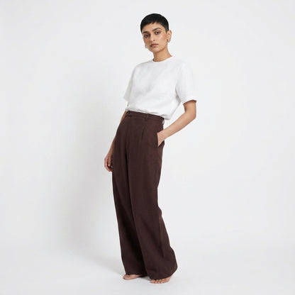 Pura – High-Waisted Pleated Linen Trousers – Coffee