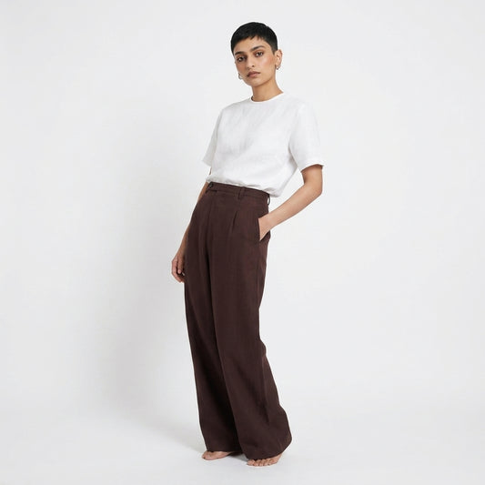 Pura – High-Waisted Pleated Linen Trousers – Coffee