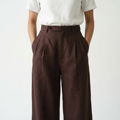 Pura – High-Waisted Pleated Linen Trousers – Coffee