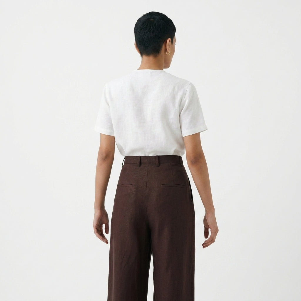 Pura – High-Waisted Pleated Linen Trousers – Coffee