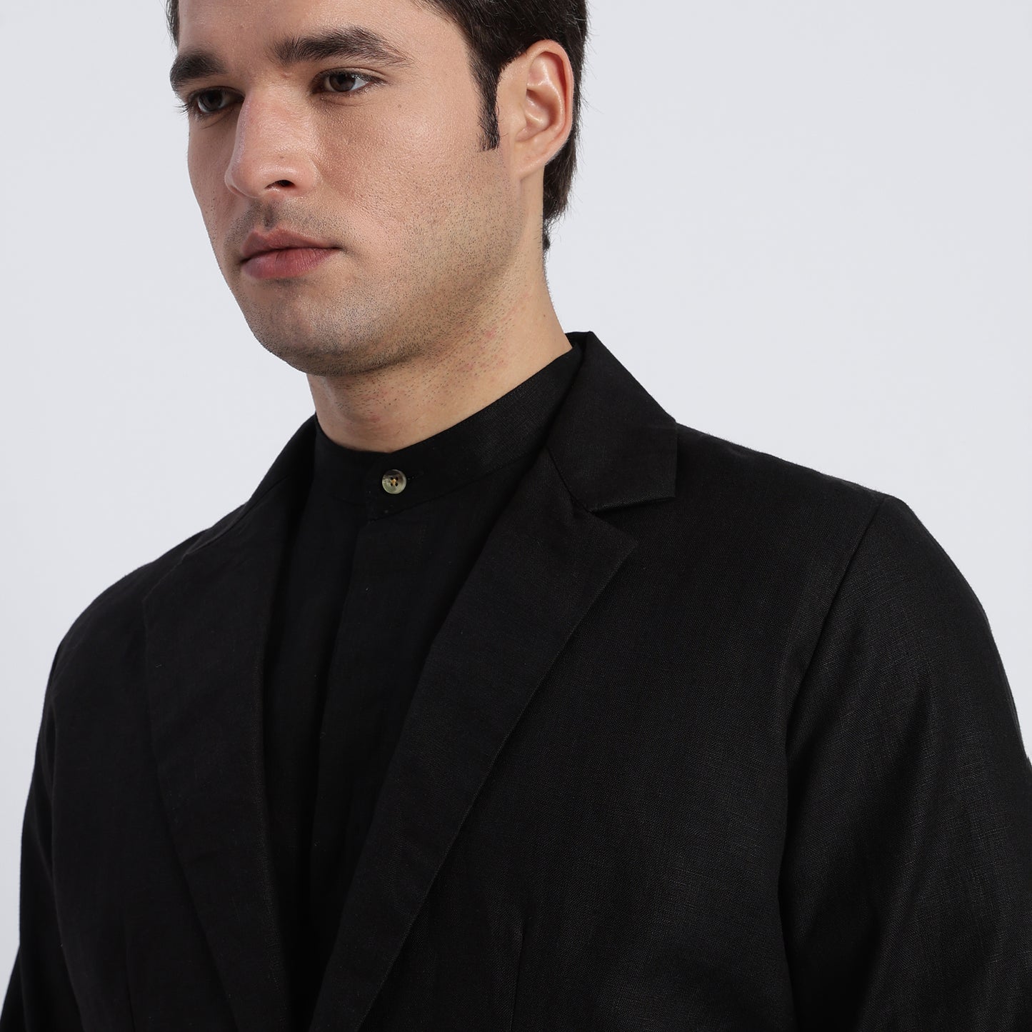 Men’s black linen blazer featuring classic notch lapels and tailored construction