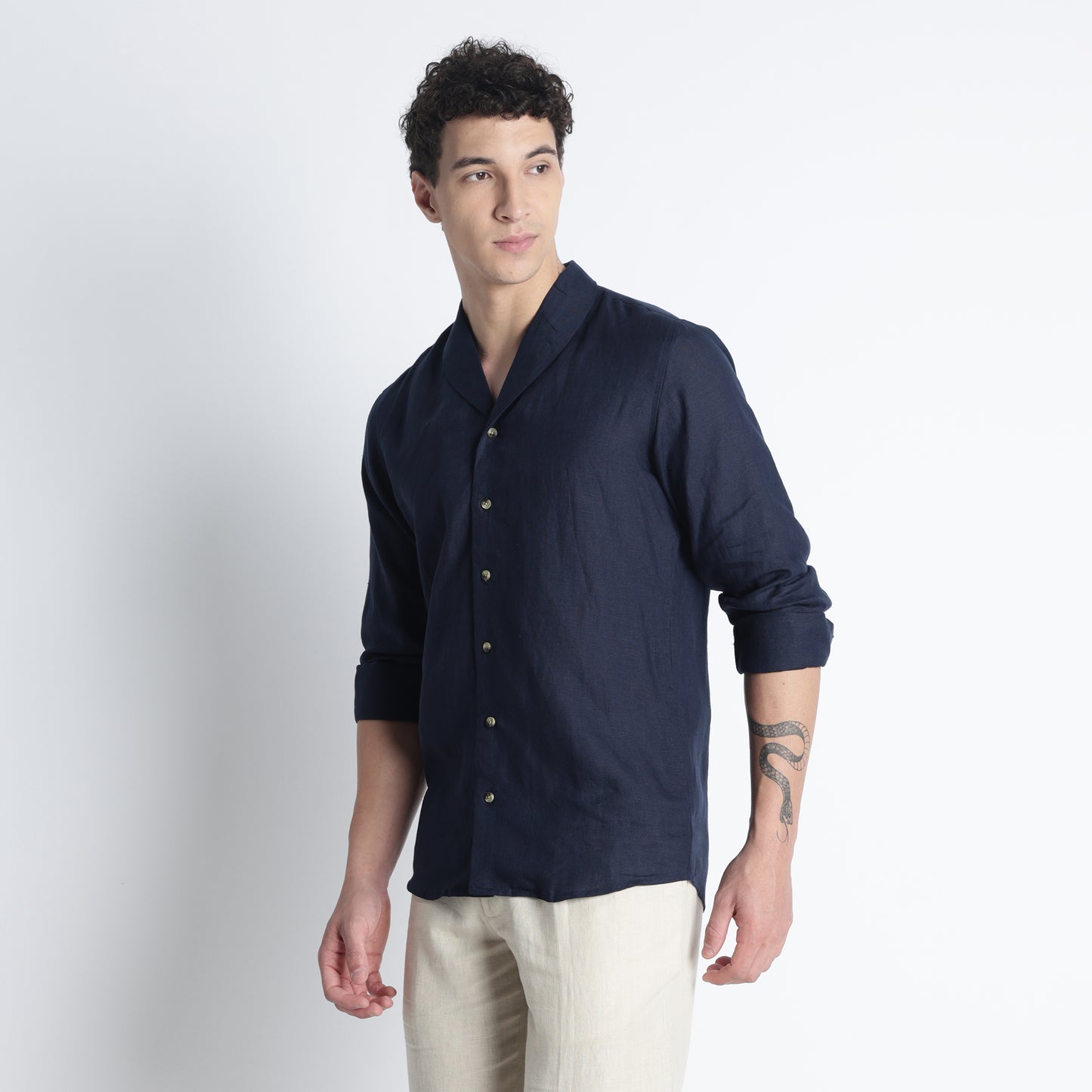 Men’s linen shirt in indigo featuring a French placket design