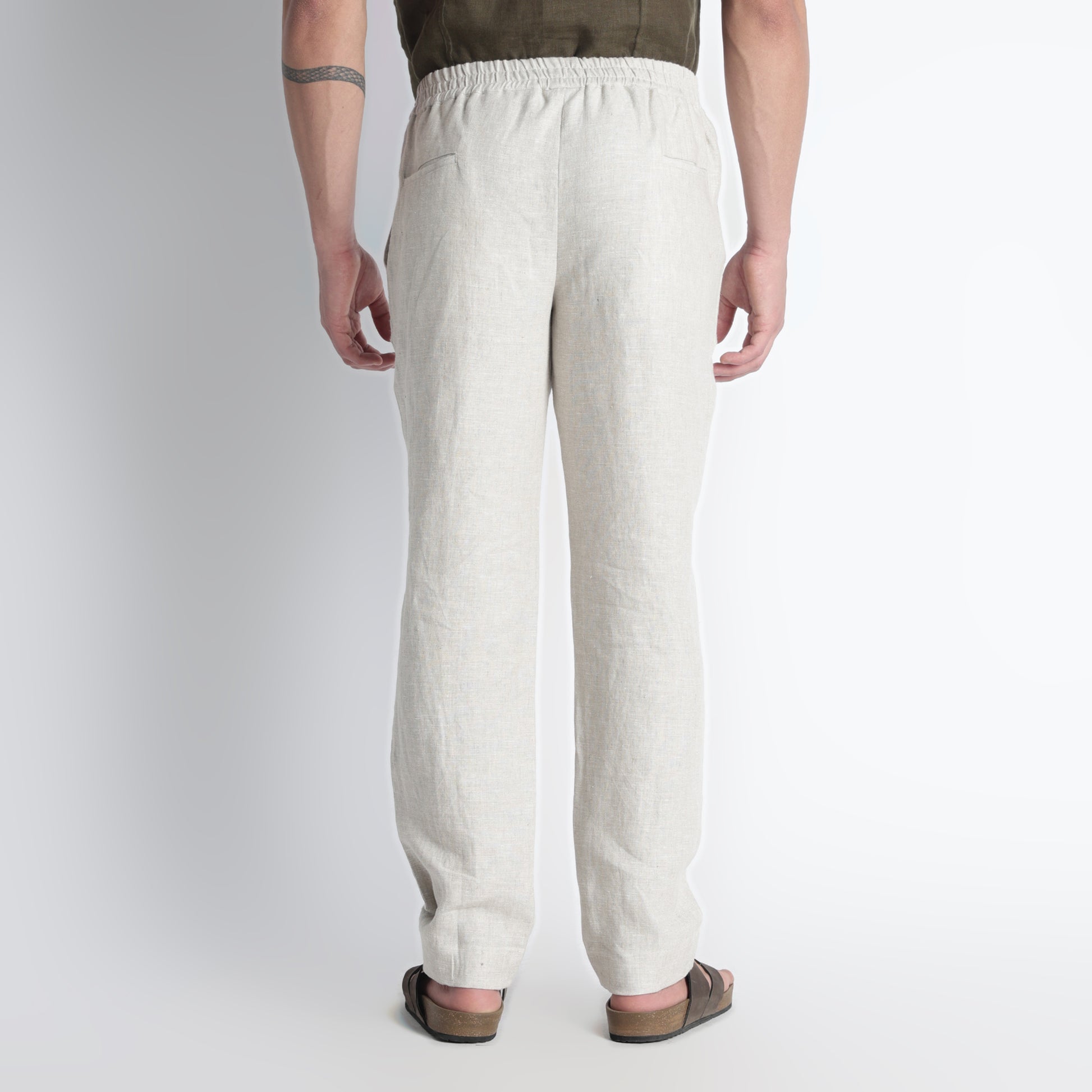 Men’s casual linen shirt in sand designed for everyday wear